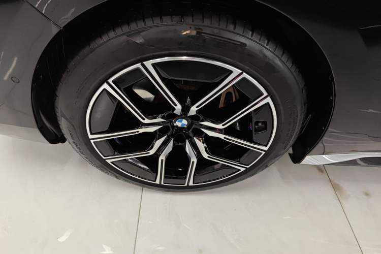 Used BMW 7 Series 2023 735Li M Sport Package Exterior 4