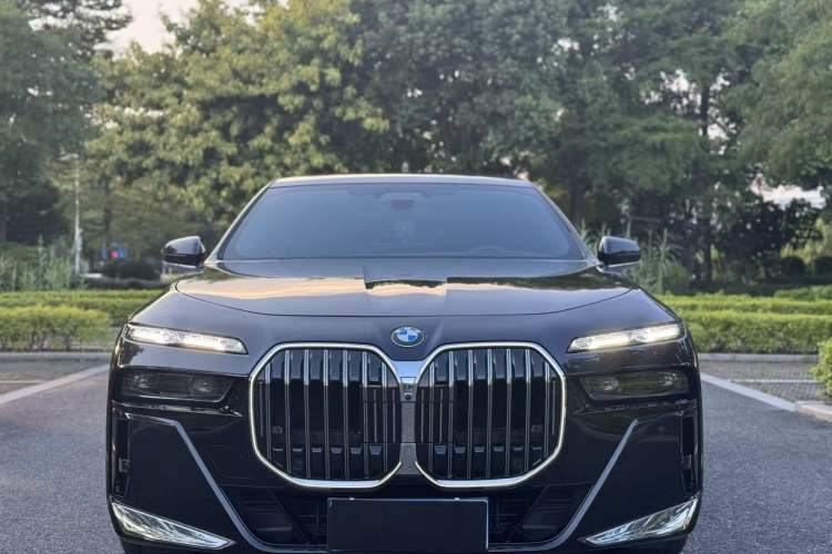 Used BMW 7 Series 2023 740Li Luxury Edition M Sport Package Exterior 4