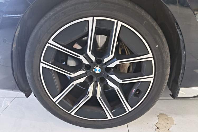 Used BMW 7 Series 2023 735Li M Sport Package Exterior 4
