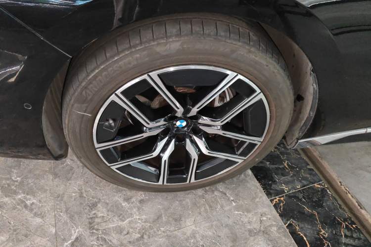 Used BMW 7 Series 2023 735Li M Sport Package Exterior 4