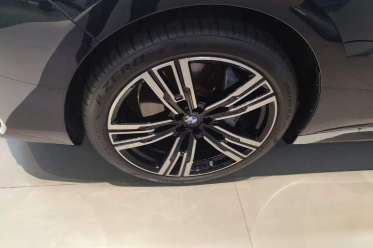 Used BMW 7 Series 2023 740Li Luxury Edition M Sport Package Exterior 4