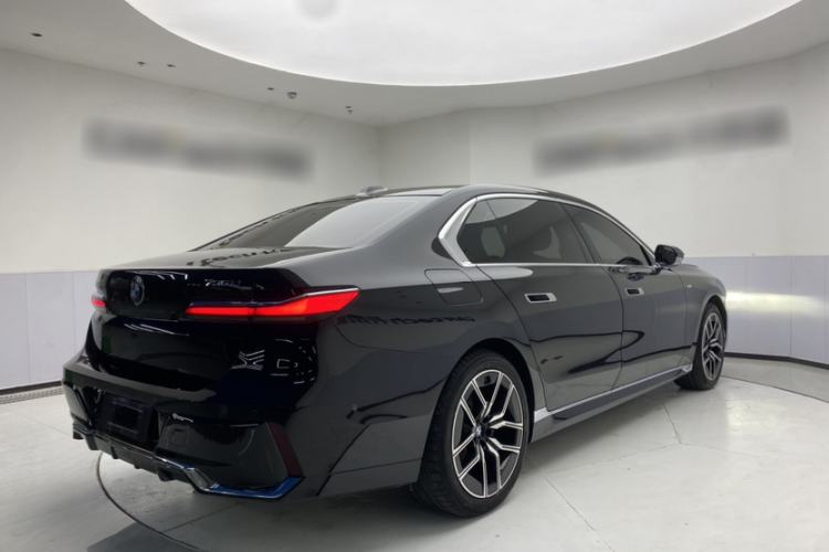 Used BMW 7 Series 2023 735Li M Sport Package Exterior 5