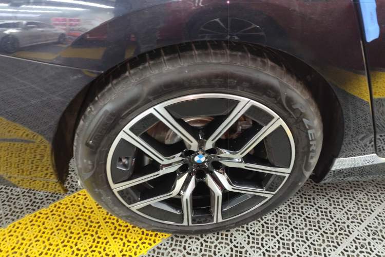 Used BMW 7 Series 2023 735Li M Sport Package Exterior 5
