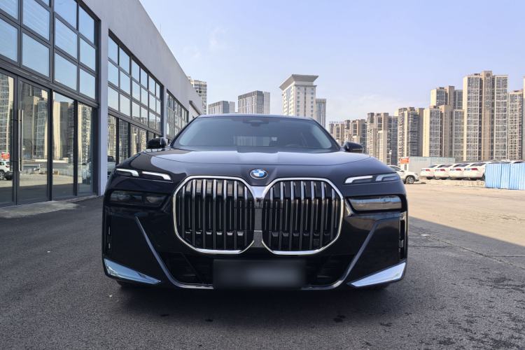 Used BMW 7 Series 2023 735Li M Sport Package Exterior 5