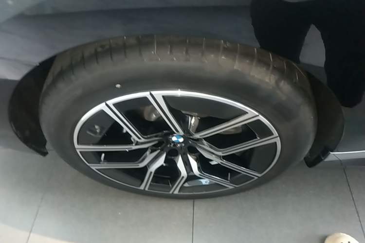 Used BMW 7 Series 2023 735Li M Sport Package Exterior 5
