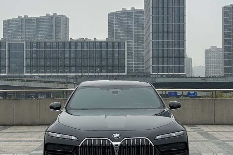 Used BMW 7 Series 2023 Restyled 740Li Luxury Edition M Sport Package Exterior 5