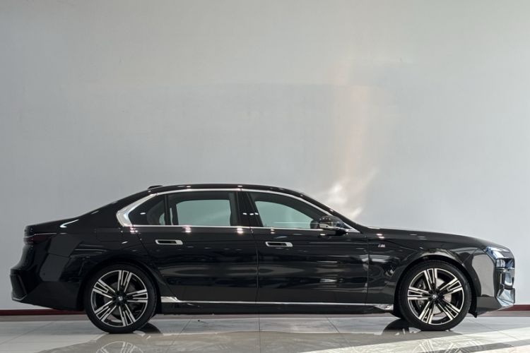 Used BMW 7 Series 2023 735Li M Sport Package Exterior 5