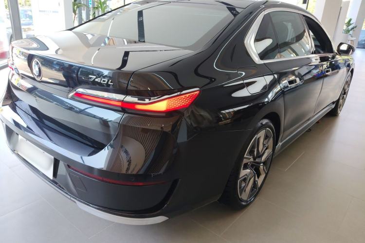 Used BMW 7 Series 2023 740Li Luxury Edition with Premium Package Exterior 5