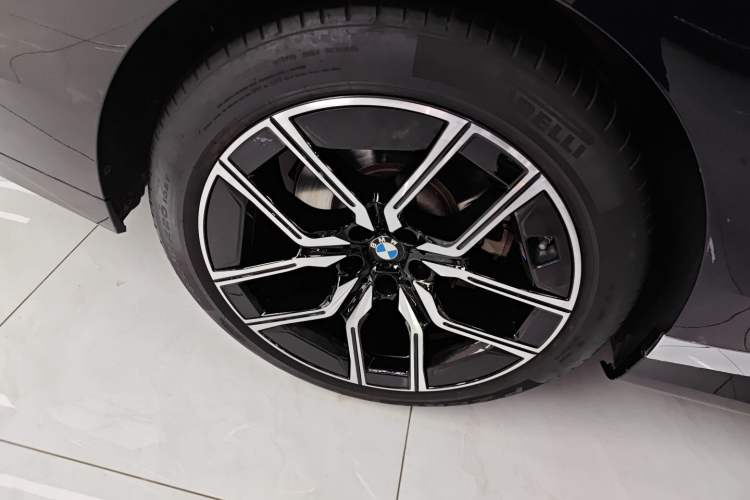 Used BMW 7 Series 2023 735Li M Sport Package Exterior 5