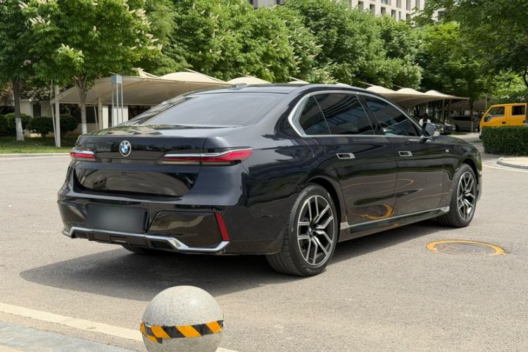 Used BMW 7 Series 2023 735Li M Sport Package Exterior 5