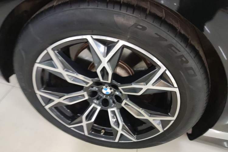 Used BMW 7 Series 2023 735Li Luxury Package Exterior 5