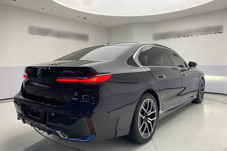 Used BMW 7 Series 2023 735Li M Sport Package Exterior 5
