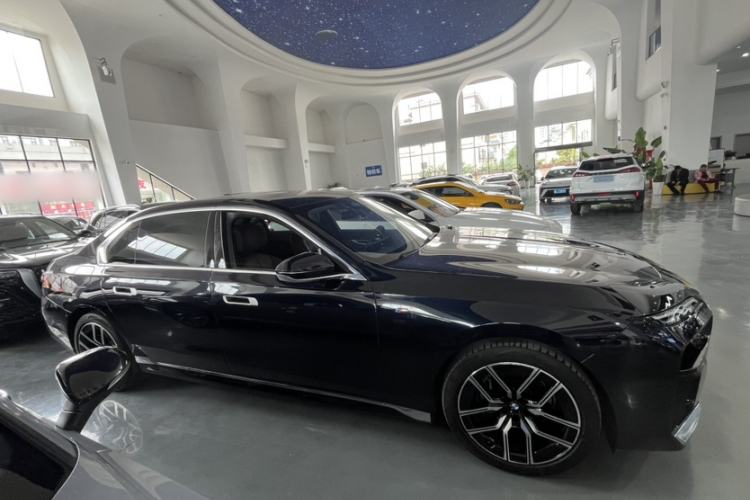 Used BMW 7 Series 2023 735Li M Sport Package Exterior 6