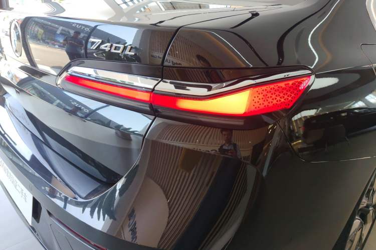 Used BMW 7 Series 2023 740Li Luxury Edition with Premium Package Exterior 6