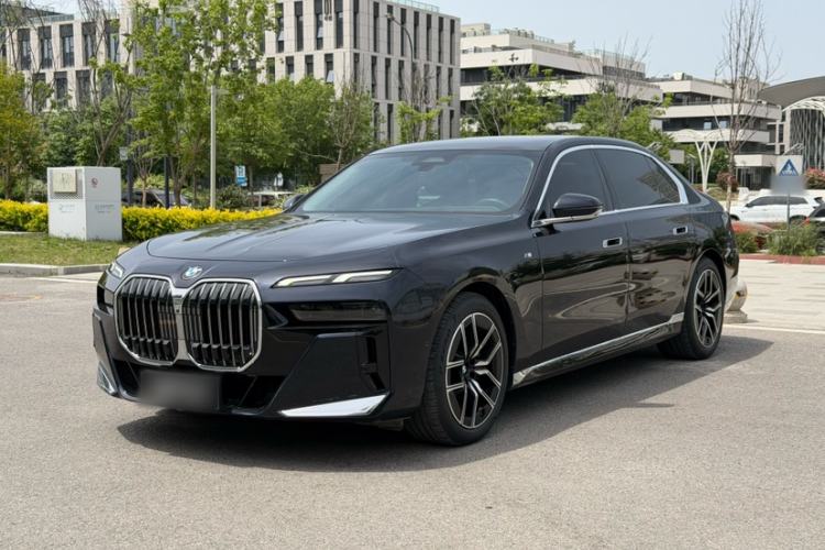 Used BMW 7 Series 2023 735Li M Sport Package Exterior 6