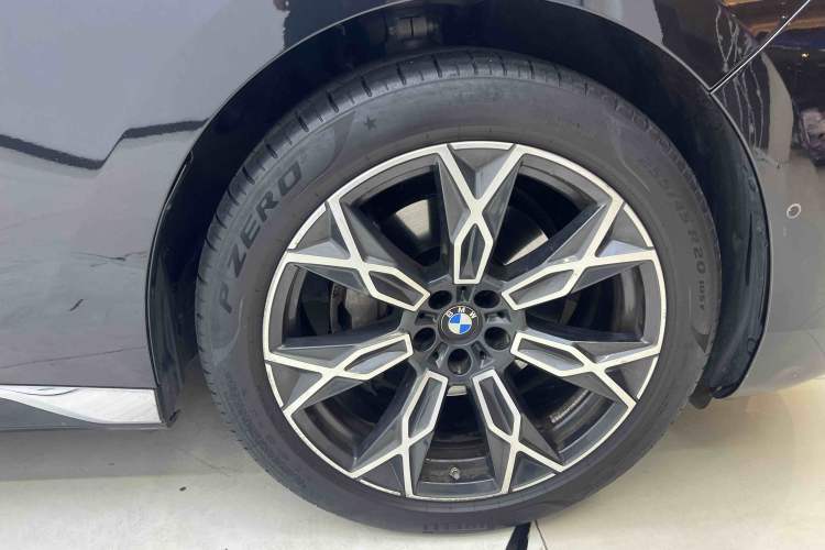Used BMW 7 Series 2023 735Li Luxury Package Exterior 6
