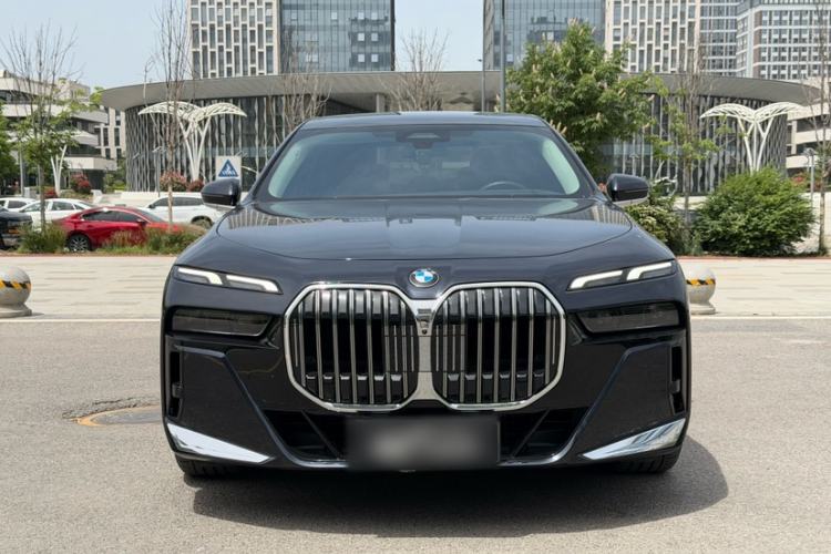 Used BMW 7 Series 2023 735Li M Sport Package Exterior 7