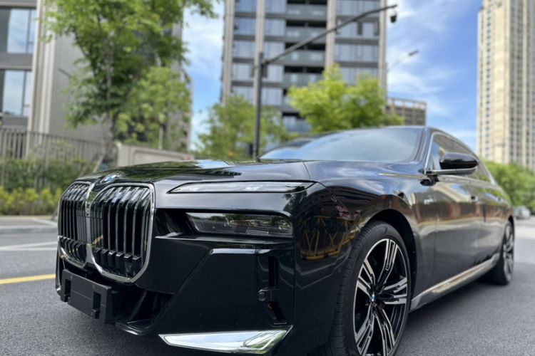 Used BMW 7 Series 2023 Restyled 740Li Luxury Edition M Sport Package Exterior 8