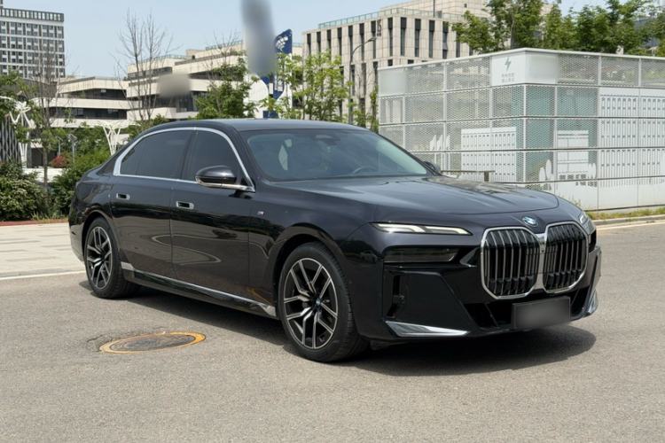 Used BMW 7 Series 2023 735Li M Sport Package Exterior 8