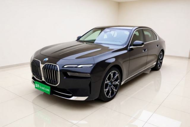 BMW 7 Series 2023 735Li Luxury Package de segunda mano