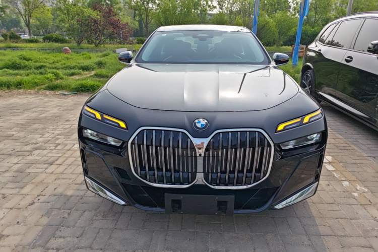 Used BMW 7 Series 2023 735Li M Sport Package Front
