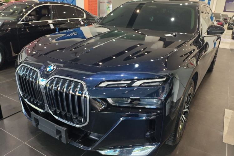 Used BMW 7 Series 2023 735Li M Sport Package Front Left 45 Deg