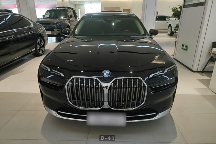 Used BMW 7 Series 2023 735Li Luxury Package Front
