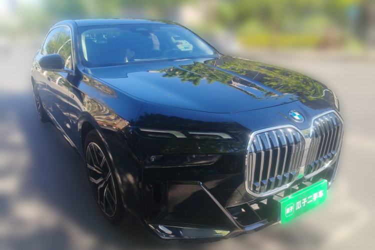 Used BMW 7 Series 2023 735Li M Sport Package Front Right 45 Deg