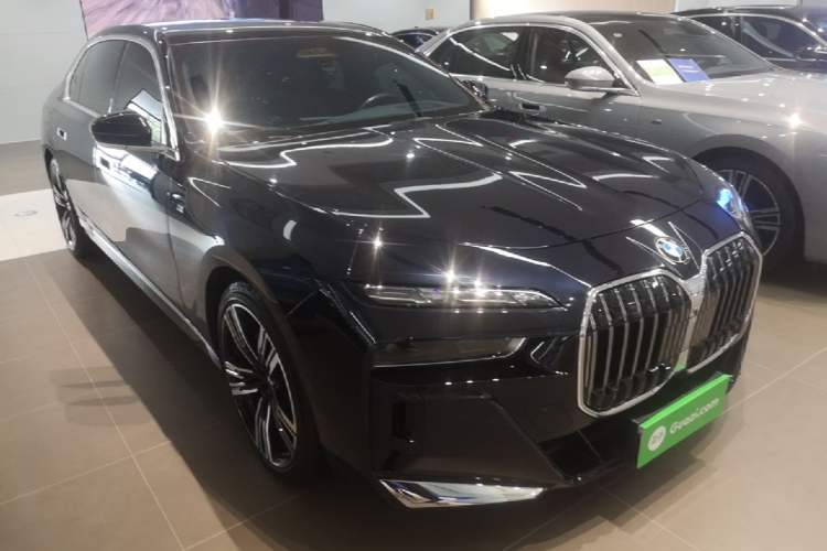 Used BMW 7 Series 2023 Restyled 740Li Luxury Edition M Sport Package Front Right 45 Deg