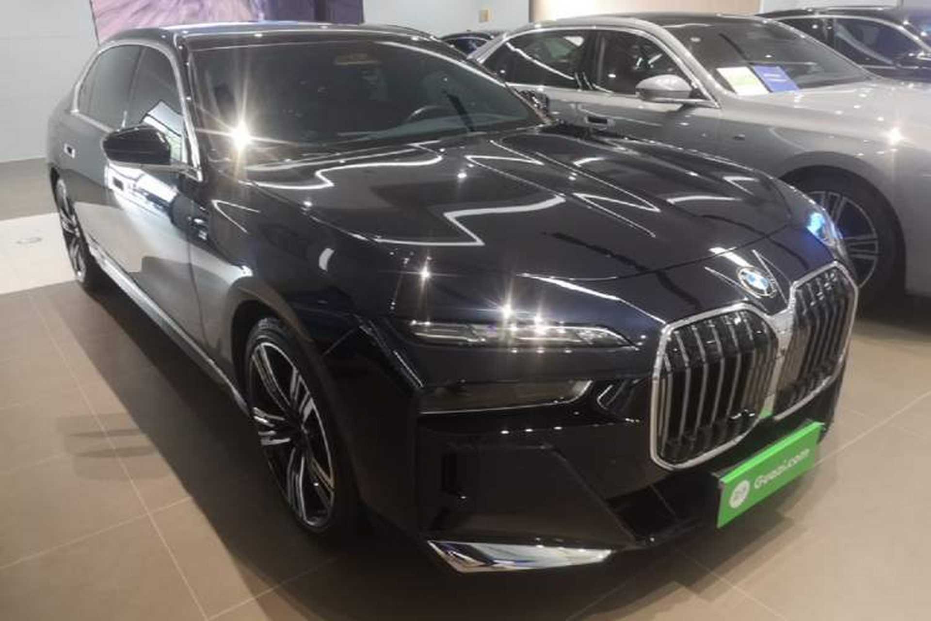 Used BMW 7 Series 2023 Restyled 740Li Luxury Edition M Sport Package Front Right 45 Deg
