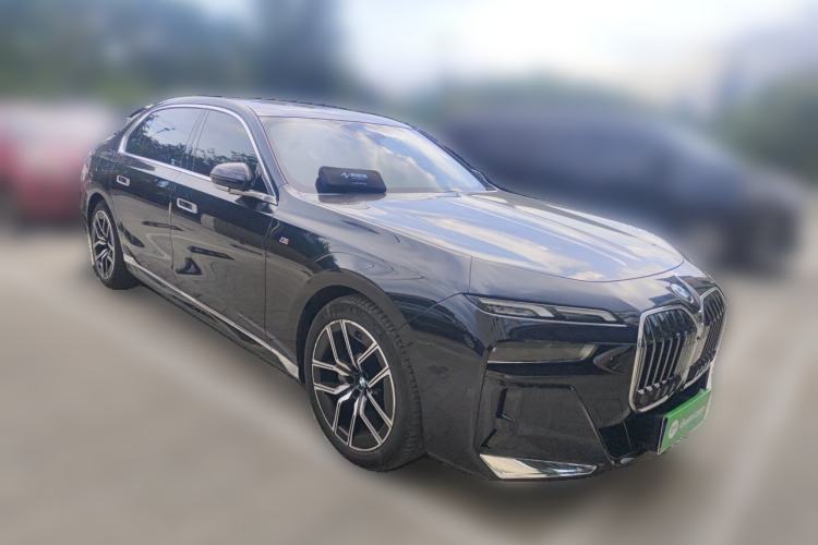 Used BMW 7 Series 2023 735Li M Sport Package Front Right 45 Deg
