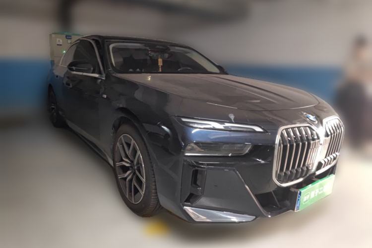 Used BMW 7 Series 2023 735Li M Sport Package Front Right 45 Deg