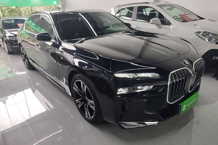 Used BMW 7 Series 2023 735Li M Sport Package Front Right 45 Deg