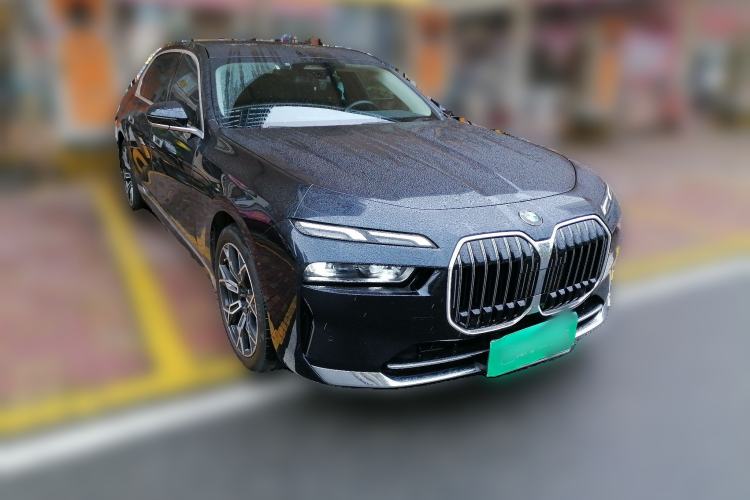 Used BMW 7 Series 2023 735Li Luxury Package Front Right 45 Deg
