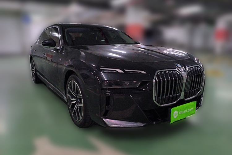 Used BMW 7 Series 2023 735Li M Sport Package Front Right 45 Deg