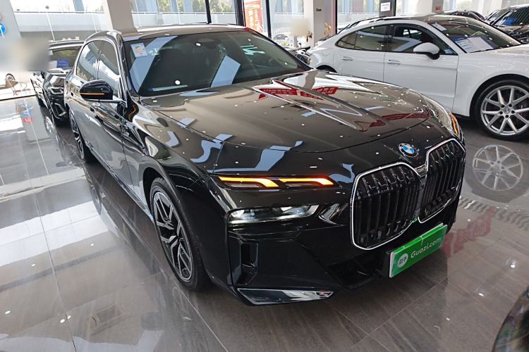 Used BMW 7 Series 2023 735Li M Sport Package Front Right 45 Deg