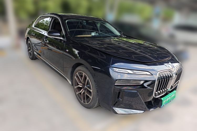 Used BMW 7 Series 2023 735Li M Sport Package Front Right 45 Deg