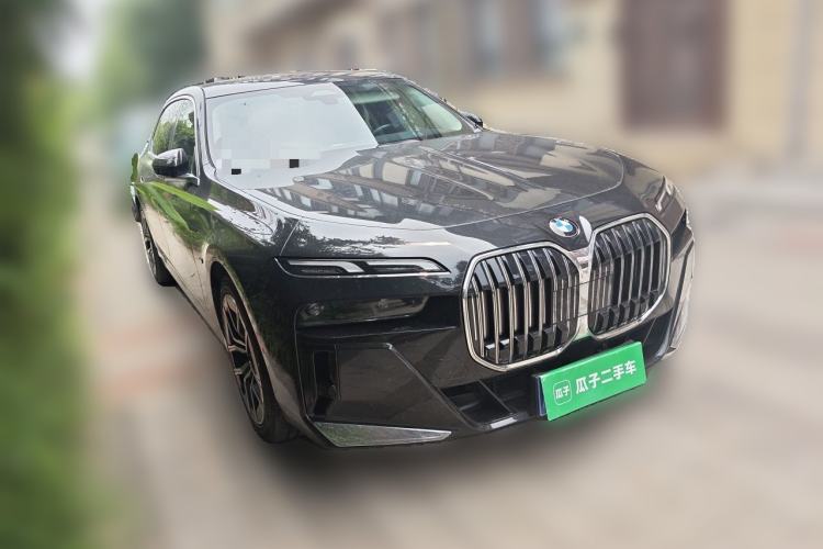 Used BMW 7 Series 2023 735Li M Sport Package Front Right 45 Deg