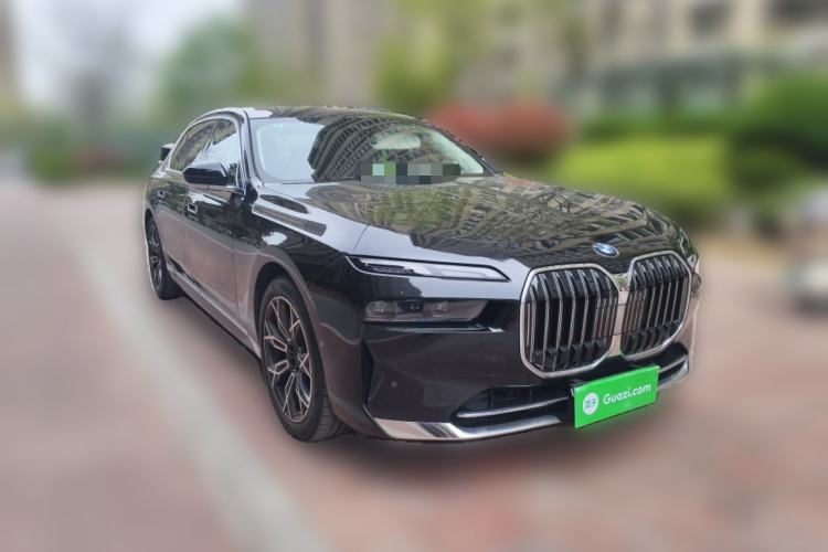 Used BMW 7 Series 2023 735Li Luxury Package Front Right 45 Deg