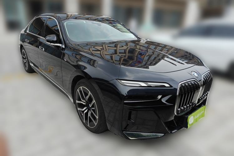 Used BMW 7 Series 2023 735Li M Sport Package Front Right 45 Deg