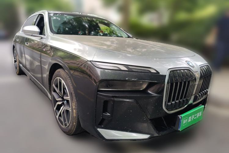Used BMW 7 Series 2023 735Li M Sport Package Front Right 45 Deg