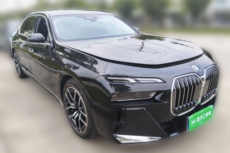 Used BMW 7 Series 2023 735Li M Sport Package Front Right 45 Deg