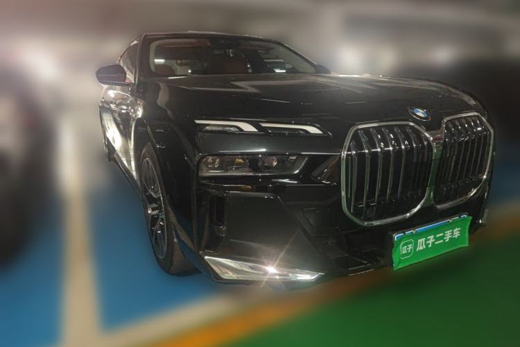 Used BMW 7 Series 2023 735Li M Sport Package Front Right 45 Deg