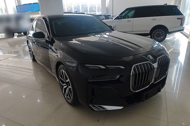 Used BMW 7 Series 2023 735Li M Sport Package Front Right 45 Deg