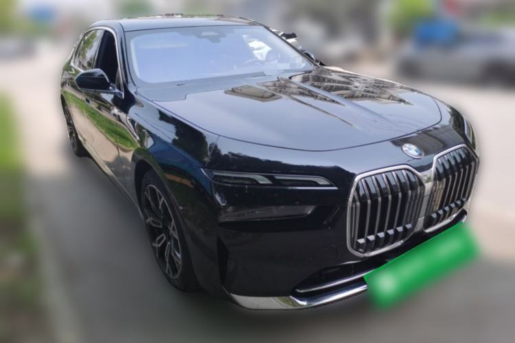 Used BMW 7 Series 2023 735Li Luxury Package Front Right 45 Deg