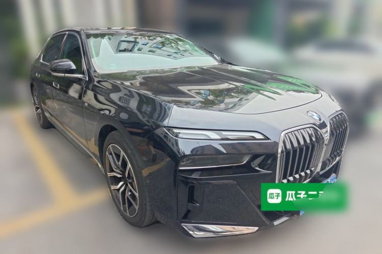 Used BMW 7 Series 2023 735Li M Sport Package Front Right 45 Deg