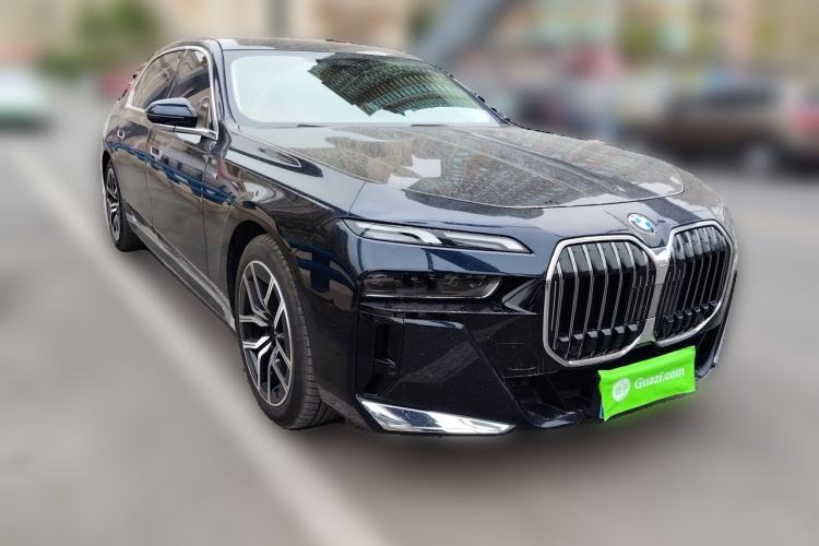 Used BMW 7 Series 2023 735Li M Sport Package Front Right 45 Deg