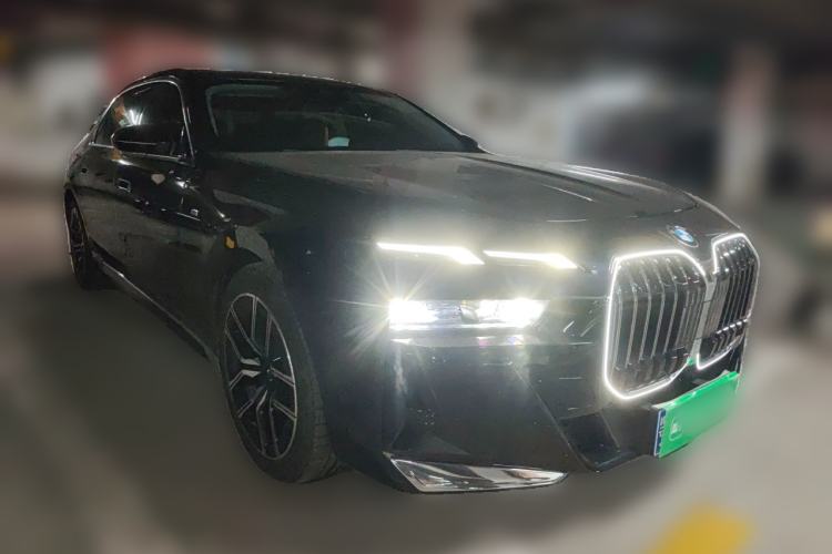 Used BMW 7 Series 2023 735Li M Sport Package Front Right 45 Deg