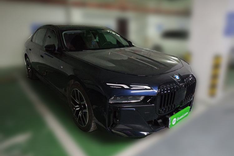 Used BMW 7 Series 2023 735Li M Sport Package Front Right 45 Deg