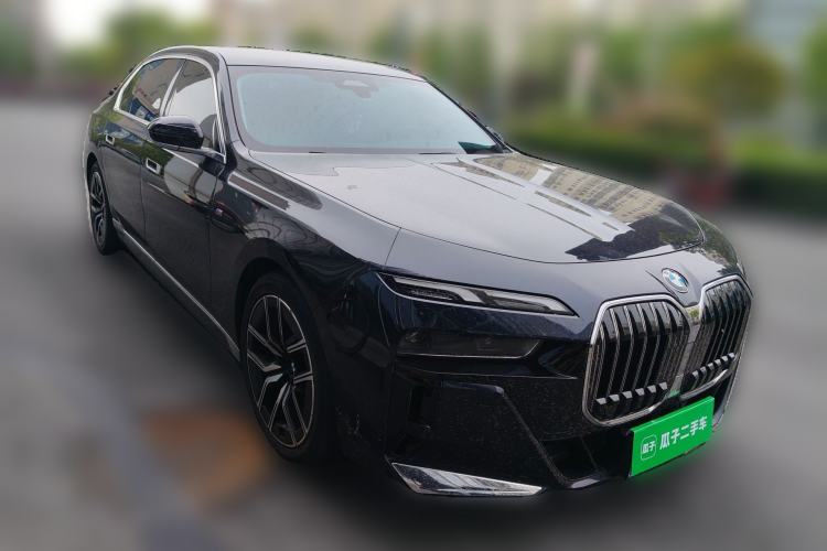 Used BMW 7 Series 2023 735Li M Sport Package Front Right 45 Deg